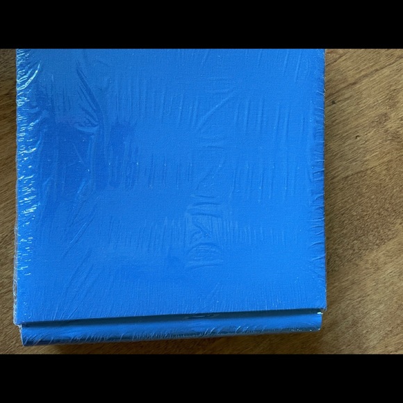 NEW Creative Memories 7 X 7 album with set of 12 page protectors - Picture 3 of 5